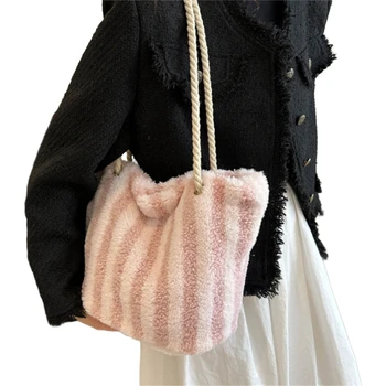 2023 Новая плюшевая сумка-тоут, зимняя сумка через плечо, универсальная модная сумка, большая вместительная хозяйственная сумка для девочек, женщин